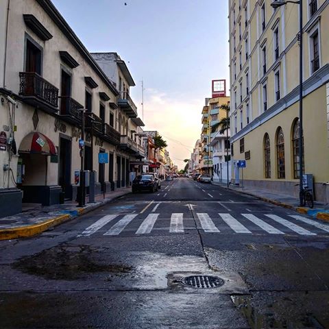 Sun is going down, day is going away...
#street #streets #urban #city #town #sunset #citysunset #downtown #houses #way #road #trip #travel #travelling #traveltomexico #mexico #veracruz #lovemexico #mexico_tour #mexicomaravilloso #architecture #igmexico