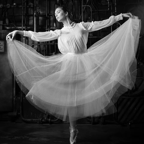#ballet #ballerina #dance #dancing #dancinggirl #model #studio #beautiful #lovely #bnw #portrait #балет #балерина #танец #модель #polygon #полигон #красавица #девушка #чёрнобелое