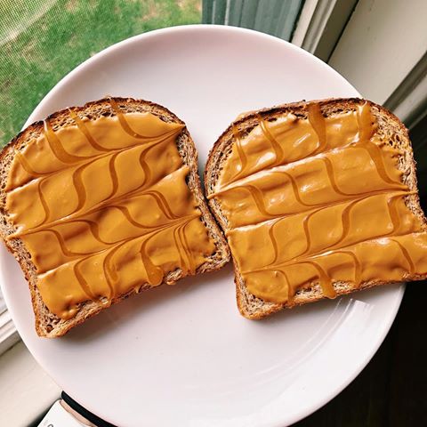 peanut butter & honey toast🍯
direct representation of my philosophy on health; keep it SIMPLE...& if you wanna little pizzaz, add a cute honey design✨ have a wonderful day friends!
.
@traderjoes sourdough toast, @woodstockfoods creamy peanut butter & @manukahealthnz manuka honey + an un-pictured banana on the side