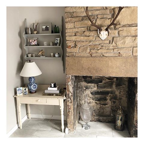 CORNERS | I love this little corner of our home 
#myperiodhomestyle #myhousethismonth #home #homestyle #interiors #interiorstyle #interiordesign #periodhome #periodproperty #cottage #countryhomes #renovation #myrenovation #lovemyeenovation #renovationlife #ourhouse #ourhome #interiorwarrior #spotlightonmyhome #interiordetails #interiorlove #style #periodfeatures #realhomes #realhomesofinsta #homeinspo #livingroom #cosycottage #stone #greyhome