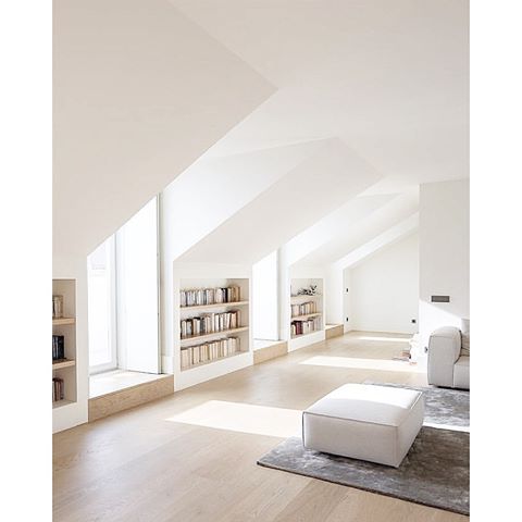 Built-in Bookshelves Adding Warm Touches 
Renovation by Samuel Torres de Carvalho 
Photography by Alexander Bogorodskiy
.
.
.
.
.
.
.
.
.
.
.
.
.
.
.
.
.
.
.
.
.
#interiordesign #interior #design #architecture #archilovers #lifestyle #inspiration #inspire #inspired #details #detail #instagood #instahome #instadesign #instadecor #decor #furniture #modern #minimal #minimalism #clean #simple #house #home #homedesign #homedecor #white #light #books