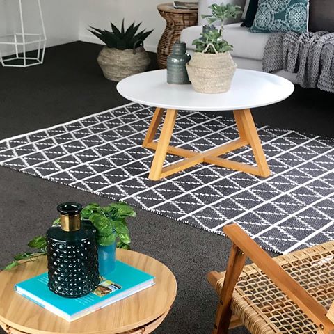 Easing into Autumn with moody teal
#propertystyling #homestaging #newbuild #winterscoming #newlisting #realestate #forsale #living #bedroom #lovepalmy