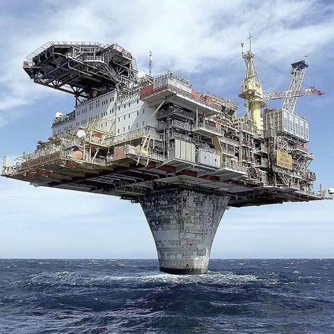 Throwback Thursday to this Offshore platform from - An Engineering Marvel! 
Draugen is an oil field in the Norwegian Sea at a sea depth of 250 meters. The field has been developed with a concrete fixed facility and integrated topside. Stabilized oil is stored in tanks...
.
#engineering #engineer #offshore #oilrig #oilrigs #contractor #construcion #building #newbuild #builder #concrete #contractorsofinsta #onthetools #designideas #tradectory  #scaffolding #buildersofig