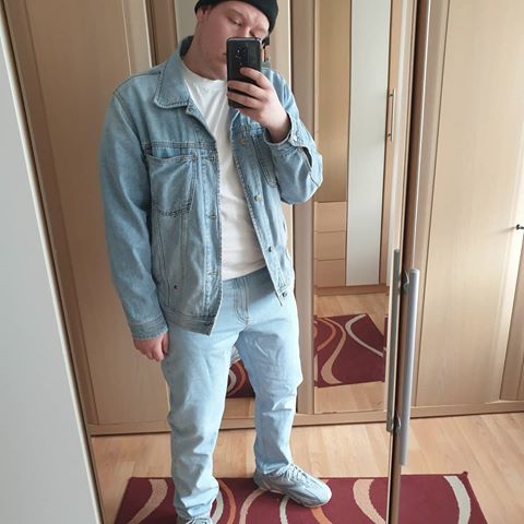 📸 #outfit #0711 #mood #sneakers #goodlife #goodvibes #techno #yeezy #inertia #tommyjeans #sunday #ootd #potd #me #instafashion #instagood #l4l #f4f #fashiongram #jeans #tommyhilfiger #instame #lifestyle #adidas #weekend