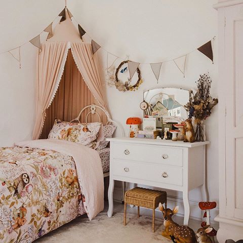 so this is not my normal interior post, but our little girl is turning one tomorrow so there’s no better time to show you her room❣️nearly everything in here is secondhand, the beautiful 100 year old cast iron bed might have to be my favourite piece 😍 happy sunday friends x
