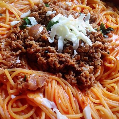 “You don’t need a silver fork to eat good food.” Paul Prudhomme
Our Spaghetti Bolognese🍝🤤
#luxurious #delicious #tasty #pasta #bolognese #spaghetti #foodporn #food #beef #instafood #vivanda