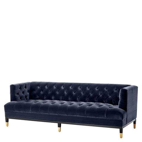Savona midnight blue velvet upholstery makes this three seater tufted sofa looks stunning with an exquisite details. The black and brass legs on Castelle sofa complete the whole looks for comfort and style.
.
.
.
#eichholtz #eichholtzindonesia #eichholtzbymelandas #interiordesign #luxuryinterior #designers #affordableluxury #furniture #lighting #interioraccessories #sofa #eichholtzCASTELLE #visiteichholtz #homedecor