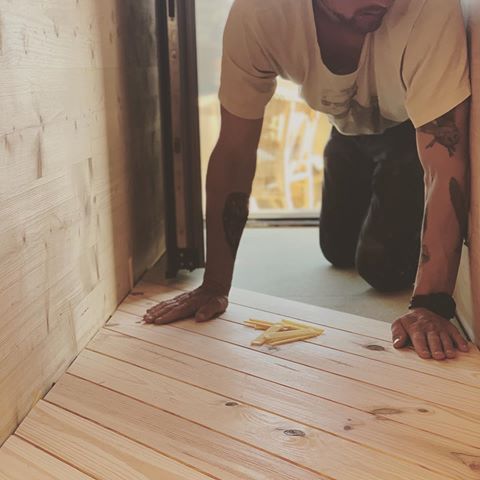 A new flooring for our container. Due to the tight schedule of the last year we had to use huge panels for floor. Now it’s the time to install our desired pine flooring. Lots of work but we enjoy the result! #mlab #woodworking #algarve #interior #design #architecture #containerhouse #containerhome #tinyhouse #smallliving #portugal #cabin #nature #wood #pine #flooring