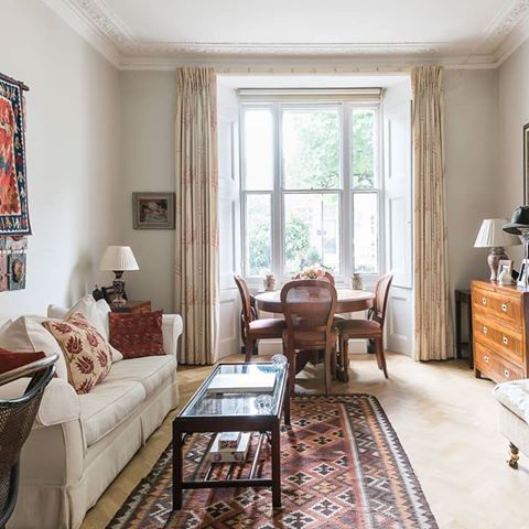 "A wonderful place that is full of small collections, making it a most warming stay. Loved the sunlight that washed into the living room with the antique writing table" -- Lisa from Hong Kong. 📣
Our guests give the best description for our Central London accomodation. Find out more about our offer from our link in bio 📤 .
.
.
.
.
#londonholiday #chelsea #kensington #interiordesign #artcollector #modernrugs #artdecor #elledecor #livingroomdecor #homedecor #homedecorlovers #airbnbsuperhost #airbnb #interiordecorator #interiordesignideas
