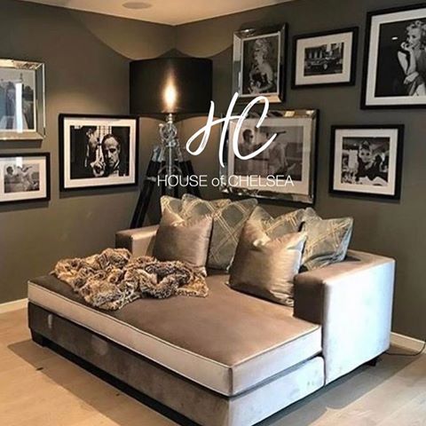 Cinema style single sofas for the ultimate lounging experience.
At house of Chelsea HQ we can make any sofa to your own specification.
.
Choose you size and your colour
.
.
Direct message our design team who are on hand to help design your perfect sofa or bed call Tel: 0800 133 7412
.
.
#luxuryfurniture #interior #interiordesign #bespokesofa #homedecor #interiors #sofa #furniture #handmade #luxuryhomes #instainterior #realhomes #luxury #homedecorideas