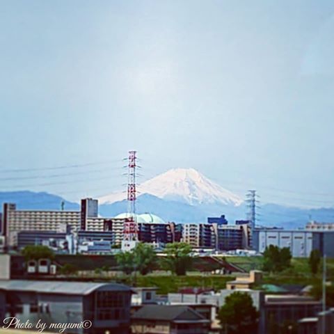*
東北新幹線から
綺麗に見えた富士山🗻✨⠀
⠀
今日は思いのほか
空気が澄んでたみたい😊⠀⠀
⠀⠀
平成の終わりに
富士山が見れて嬉しいな🤗💕⠀
⠀
横浜の気温に慣れてた体に
東北の夜はちょっと冷えます。⠀⠀⠀⠀
⠀⠀
平成も残りわずか☺️
Enjoy todday🍀⠀
⠀⠀
…。…。…。…。…。…。⠀
⠀ 
#富士山 #美しい #いくぜ東北
#東北新幹線からの富士山
#2019 #平成最後 #ゴールデンウィーク 
#仙台 #一期一会の空✴️☪️⠀
#mtfuji #beautiful #mountain #travel
#happy #spring #express #tohoku 
#japan #sendai
#followme #like4like  #follow4follow #ilikeit ⠀
#写真好きな人と繋がりたい 
#写真を撮るのが好きな人と繋がりたい
#富士山が好きな人と繋がりたい
#ファインダー越しの私の世界
#イマソラ #カコソラ