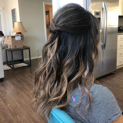 She was worried her hair was too thin/silky for this hairstyle, but I managed to create more texture and curled in opposite directions to create more volume 💁🏻‍♀️ •
•
•
Im association w/ @refinedbeautyinc 
#bridalhair #beachwedding #kenraprofessional #halfuphalfdown #beachywaves #relaxedcurls #bridesmaidhair #sdbridal #sdweddings