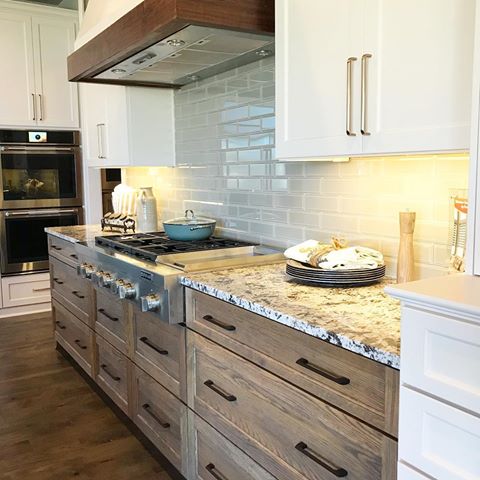 A twist on the two toned kitchen cabinets by @starrhomes 📸by @kchomereport .
.
.
DM ME ABOUT FEATURING YOUR INSTAGRAM PAGE .
.
.
.
.
#kchomereport #kc #kansascity #kcrealestate #kansascityrealestate #kitchen #kitchendesign #kitchendecor #kitcheninspo #kitcheninspiriation #kitchenideas #cabinets #countertops #kitchenisland 
#kitchenlights #lighting #fixtures #design #decor #house #home #newbuild #newconstruction #designideas #kcmodelhomes #staging #homestaging #dining