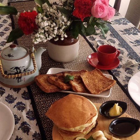 After being sick for almost a week, a beautiful and homemade brunch is adding so much joy and character to my Sunday! Home is best place to unwind. #home .
.
.
.
.
.
.
.
.
.
.
.
.
.
.
.
.
.
.
.
.
.
#ritikalookatthis #homedecorindia
#mydesiswag #instahomedecor #homedecorinspiration #tabledecor #foodphotography #foodporn #homedecorblog #foodgasm #beautifulhomesindia #elledecorindia #foodbloggersindia #indiadecor #indianhomedecor #indianhome #mumbaidecor #mumbaihomes #tablesetup #tablesettingideas #indianhomestudio