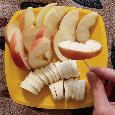 Ну как же без любимых фруктов🍌🍏
Заметила, что чаще всего фотографию и выкладываю только их. Все прочие приемы пищи у меня не столь фотогеничны, к сожалению, но не менее вкусные😋
#пп #правильноепитание #рпп #анорексия #зож #здоровоепитание #фрукты #овощи #бананы #яблоки