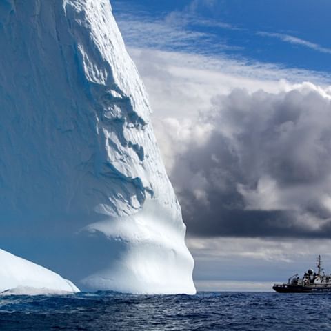 #ThrowbackThursday to 2008 when the Esperanza ship was in the Antarctic ice of the Southern Ocean. Follow @greenpeaceships to see where our ships are now and click the link in our bio to #ProtectTheOceans.
📸: Jiri Rezac
.
.
.
.
#ProtectTheOceans #marinelife #blueplanet #activism #oceans #greenpeace #ThrowbackThursday #ships