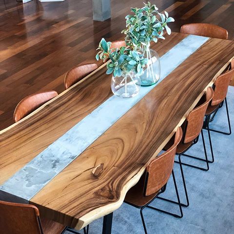 Oh the shapes of nature! This 10ft live edge slab was a little too narrow, so a steel trough filled with concrete seemed like the best solution. Many, many hours of sanding, a couple coats of poly, and voilà!
.
.
.
#badmotherfixer #Nashville #liveedgetable #liveedge #liveedgewood #metal #steel #walnut #leather #design #designer #beautiful #diningroom #modern #modernhome