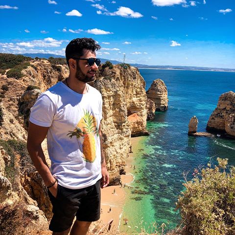 Day 9 - 📍Ponta da Piedade - Algarve - Portugal 🇵🇹
.
.
Descobrindo um pouco das maravilhas que Algarve nos proporciona, realmente o lugar é incrível!! 😍💙🙌🏽🌊⚓️ #pontadapiedade #portimao #eurotrip  #algarve #algarveportugal #europe #vaivendo #soestacomecando #eurotravel #beach #veraoeuropeu #lifestyle