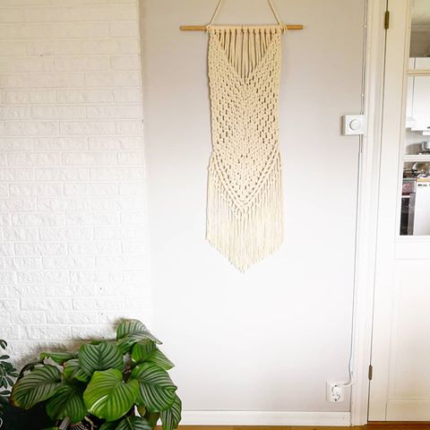 My take on macrame 😊 It was the first time making it and boy, let me tell you, I have quite the struggle mirroring a knot 😅 I can get it perfectly fine on one side but once I need to mirror the knot on the opposite side, I became paralyzed 😩 It took quite some time to push my mind to make a simple shift but I refused to let this defeat me 😂 I'm happy I prevailed but I'm definitely kepping my day job still 😉 #creativelyqualified #macrame