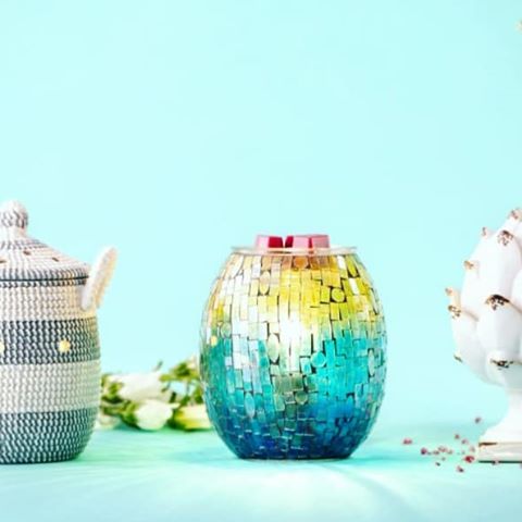 🌸🌞Beautiful Warmers from the Spring/Summer catalog 🌞🌸
.
.
.
#scentsy #scentsyconsultant #gowicklesswithari #scents #warmer #wax #waxbars #wicklesscandle #wickless #homedecor #home #decor #mosaicmist #mosaic #peaceandprosperity #spring #summer