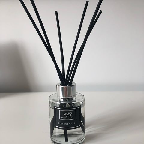 There are so many dupes of these reed diffusers now. I absolutely love the pomegranate scent 💕. I picked up a pack of three of these from @bnmbargains a couple of months ago and have only just got round to using one!
.
.
.
#homedecor #interior #interiordesign #design #homedesign #home #art #interiors #decor #architecture #furniture #decoration #interiordecor #designer #instagood #interiorstyling #instadesign #instahome #homesweethome #style #inspiration #modern #arredamento #handmade #photography #luxury #homedecoration #archilovers #house