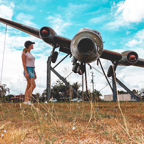 taking photos of an old, broken plane with a small, flying camera 🧐🚁