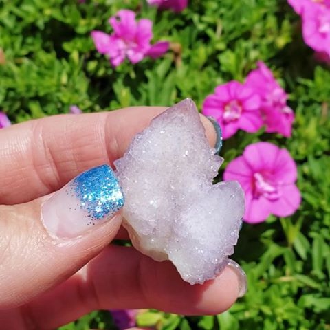 Bright pink and blue with some purple sparkle from one of my fav spirit quartz 💜💙💖 what's your favorite rock?...if you can pick just one lol. Hope you're having a beautiful day! .
.
.
#nails #quartz #spiritquartz #crystals #sunny #summer #quartz