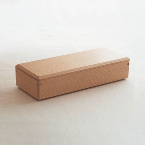 Asunaro’s Bento-Bako is a lunch box made of Japanese Thujopsis dolabrata. It has  deep and shallow size, each of them can be stacked on each other. The beautiful woodcraft makes everyday meals more enjoyable designed by Oji Masanori. 
#minimaldesign#sustainableGoods #woodbox  #container #jewelrybox #Asunaro #japanculture #lunchbox #bentobox #madeinjapan⠀⠀⠀⠀⠀⠀⠀⠀⠀⠀⠀⠀
—
⠀⠀⠀⠀⠀⠀⠀⠀⠀⠀⠀⠀
Follow us @mu_woodendesign for more #woodendesign #mu_woodendesign #木製