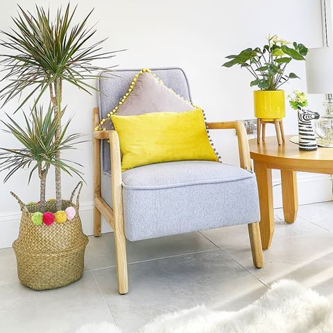 So it turns out my improvised plant holder / pom pom basket got over 1300 likes on the @shopmatalan page!! 😁
Also think I'm now obsessed with pom poms...totally didn't need another set of grey and yellow cushions, but couldn't resist these big ones in the @homesense_ukie sale for just £7 👍
#greyandyellow #greyandyellowinteriors #pompombasket #pompoms #matalanhome #matalan #colourmyhome #walltowallstyle #crashbangcolour #colourlovers #colourcrush #interiorsnapshot #howyouhome #interiorlovers #interiorsinspo #cornerofmyhome #colourmehappy
#farmhousestyle #myhome #diningroominspo #styleithappy #myhouseandhome #realhomes #realhomesofinstagram
