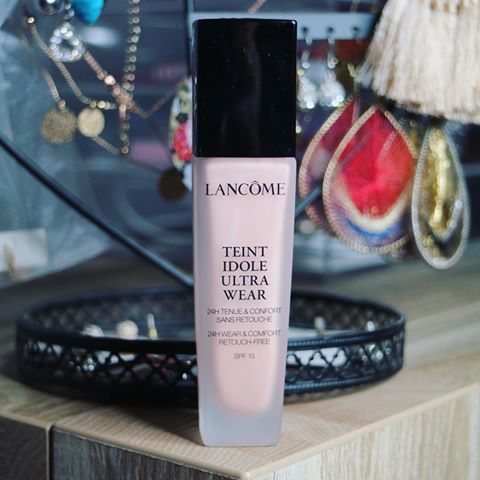 MY FAVORITE FOUNDATION FROM @lancomeofficial IS THE ‘TEINT IDOLE ULTRA WEAR’ ON THE MOMENT. LOVE LOVE LOVE 💖
.
.
.
#lancome #roses #colourblock #colours #red #blue #lavieestbelleenrose #influencer #muasupport #mua #muas #muasfeaturing #mua_underdogs #coucoulancome #beautyproducts #beautyguru #beautyaddict #potd #beauty #beautyblogger #bloggers #blogger #influencer #influencers #beautyinfluencer #motd #makeup #foundation #ultrawear #potd ✨