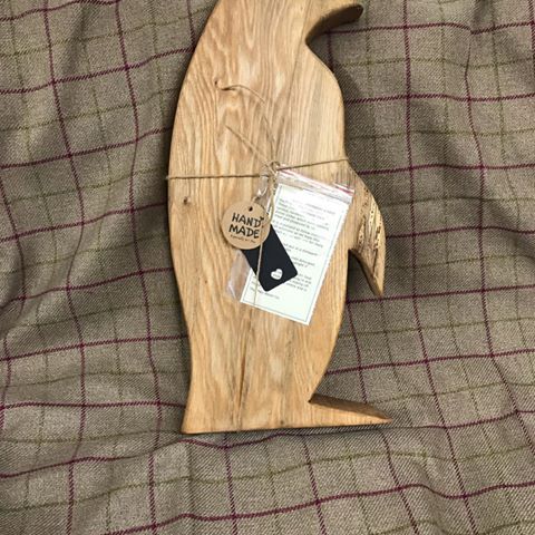 Penguin chopping board ready! We can make all shapes and sizes if animals on our gorgeous Scottish hardwood #penguin ‼️ Live Edge Wood and furniture from scotland for sale ‼️DM for further details #liveedgetable #liveedge #waneyedge #jamesmartinchoppingboard #woodchoppingboard #liveedgefurniture #liveedgecoffeetable #resintable #homedecor #homeinteriors #insta #instahome #instahomedecor #scotland #chabbychic #countryliving #woodfurniture #rusticdecor