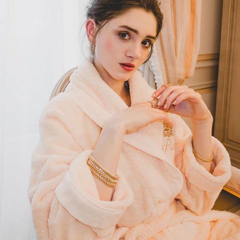 #NataliaDyer living her best #robelife in Paris in $100k worth of jewels. The Stranger Things actress talks ‘80s style, @cartier bijoux and what’s in store for season 3 at the link in bio.