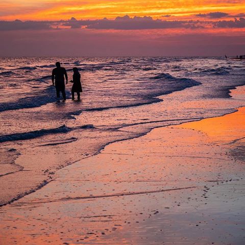 Siesta Key Beach Sunsets are Some of the Best in the World! Come experience some for yourself ~ 😍🌅 Plan your tiny house vacation today to Florida. 🙌🏻🔮🌅💙🌴🔎🏡 Have a great Sunday.  Hope to see you on your tiny house vacation soon. 🤙🏻Rent a tiny house shaped like a lifeguard stand at @tinyhousebeachresort! 💙🌊🌞🌴#tinyhousesiesta ~ 🙌🏻🌅🏡🌴❤️🌊🏖 Come stay in 1 of our 13 tiny house vacation rentals located near by. Hope to see you soon ~ We have 3 tiny houses designed to look like lifeguard stands from Siesta Key beach. ❤️🙌🏻🌅🏄⛵️🏖🌞🌊
Booking and more information at www.tinyhousesiesta.com or follow the link in our bio. Located near Siesta Key beach - the #1 beach in the USA! Tag some friends you would love to stay here with ~ 📷: @djwcphoto
Drum circle tonight at Siesta Key Beach every Sunday 5PM- Sunset. 
#tinyhousemovement #tinyhouse #tinyhome#staycation #hgtv #stpete #tampa #sarasota #florida #siestakey #siestakeybeach #beach #vacation #travel #wanderlust #glamping  #sunset #summer #drumcircle #srq #bradenton #britain #sunrise #magichour #goldenhour #silhouette #wedding #spring