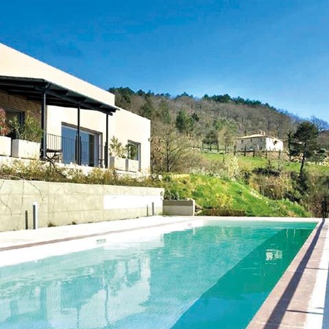 A border between Umbria and Tuscany, located on a hillside with panoramic view of Lake Trasimeno, the villa is characterized by a modern style, excellent finishes and bright environments with large windows.
🏡 Garden of 3,000 sq.m. with swimming pool. 🏊
🌍 Location: Lake Trasimeno - Umbria - Italy🇮🇹 More info here: 👉 https://bit.ly/2KNXjSW 👈
📧 Contact us at info@casait.it
#casaitalia #casaitaliainternational #realestate
