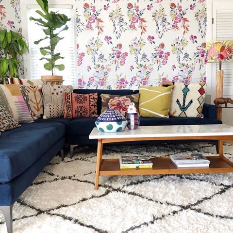 I couldn’t love what @hello_little_darling did with this #BariJxWallternatives wallpaper any more if I tried. Beautiful styling Timoney! @wallternatives 
#myfloralhome
#hauteeclectic
#theworldofinteriors
#walltowallstyle
#howwedwell
#mycuratedvibe
#peepmypad
#eclecticallyspeaking
#pocketofmyhome
#apartmenttherapy
#brightspaceswelove
#anthrostyle
#dsfloral
#mybotanicalbungalow
#colourmyhome
#colour_guru
#trimtreasures
#curatedmaximalism
#eclecticallymade
#myinterior
#rockmyvibe
#eclectichomemix
#frenchboho
#hometohave
#howyouhome
#makehomematter
#mycuratedaesthetic
#houseenvy
#handmademodernhome