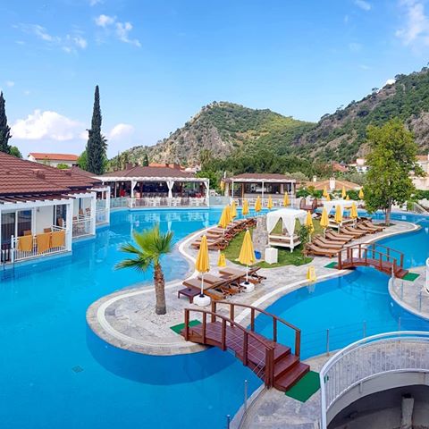 Seems like that this hotel is exclusive to us!!! 😂😂😂
#mozaikhotel #ölüdeniz #turkey🇹🇷 #igtravel #iger #igersoftheday #ig_mood #ig_captures #ig_today #igdaily #igphotooftheday #ig_europe #igphotooftheday #igphotoworld