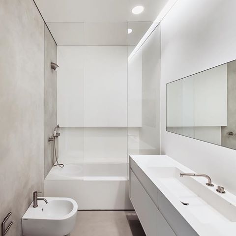 בניחוח פסח, גימורים נקיים ובלתי נראים לעין שלגמרי עושים את ההבדל 😍
ככה אנחנו אוהבים את חדרי האמבטיה שלנו. ואתם? .
.
.
.
.
.
.
.
.
.
.
#חדריאמבטיהמעוצבים #זכוכית #מקלחוניםבהתאמהאישית #מראות #אדריכלות #אדריכלותפנים #bathroomdesign #minimalist #glassshower #architecturedaily #costumemade #dianavisheva_ii