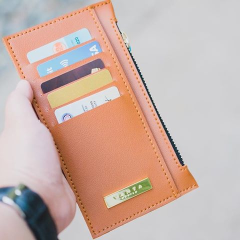 Grab and go with our THIN WALLET IN TAN. 🙂