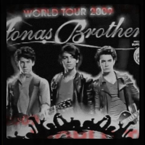 So it turns out today is the 10 year anniversary of the start of the 2009 World Tour 🤯 Post your favorite memories and stories from the 2009 tour with #JonasTourMemories 🎉