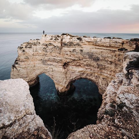 Spreading some love from Portugal 💙
Just another one of those crazy rock formations you can find all over the Portuguese coast. Have you been or does this make you wanna go?
#portugal