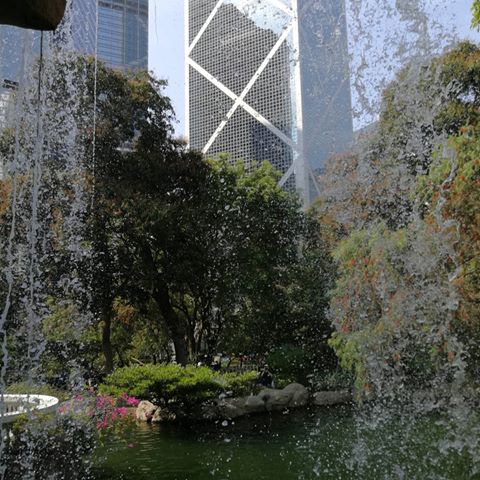 #TB
. 
Bank of China
.
#cbd #bankofchinahongkong #HongKongpark #HongKong #waterfall #park #skyscrapers #traveladdict #travels #traveller #lifestyle #lupus