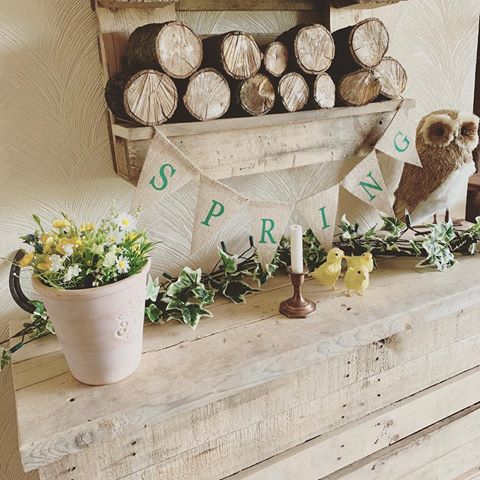 💛🌿🌼#spring #springdecor #springtime #artificialflowers #logstore #palletwood #palletwoodprojects #homesweethome #myhome #countrydecor #countrystyle #traditionalstyle #countryfeatures #ivy #owl #makeahouseahome #rusticdecor #rusticinterior #interior #decor #interiordecor #homedecor #homeinterior #housedecoration #homeaccessories #instahouse #instainterior #houseandhome #myspaceanddecor #currenthomeview