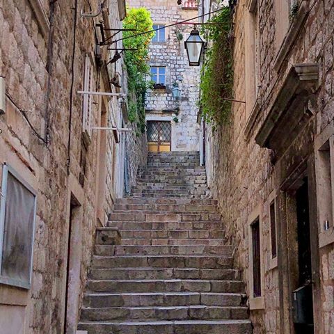 Dubrovnik - Old Town - Croatia
•
•
#discoverearth #welivetoexplore #amazingplaces #roamtheplanet #instatraveling #travelblogger  #pictureoftheday #picoftheday #photooftheday #iamatraveler #theglobewanderer #visitdubrovnik #bestoftheday #travelphotography #earthfocus #architecture_hunter #travelphotography #amazing #travelporn #skyporn #bluesky #gravina #instapuglia #igerspuglia #dubrovnikoldtown #traveladdict #architecturephotography #dubrovnik #croatia #oldtowndubrovnik