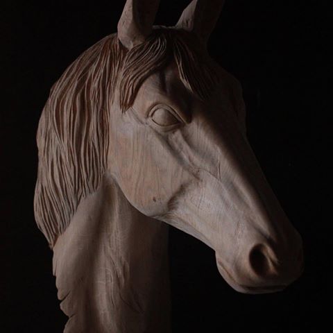 Horse ;) #hest#horse#skulptur#sculptures#dyr#animals#husqvarna#motorsag#rzezba#koń#zwierzęta#wood#drewno#oak#pasion#artist#skills