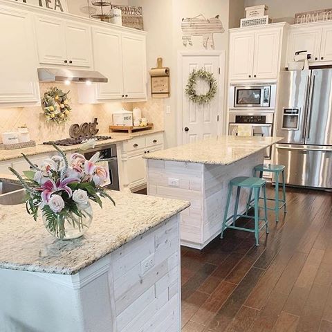 😍 I am in love with this kitchen!!! The space it has and the details they have added in the decor!!! ❤️ I have a love for 🐷 and the one on top of the pantry door made me fall in love!!! 😍 📸 @arteperpiacere
#homedecor #interior #interiordesign #design #homedesign #home #art #interiors #decor #architecture #furniture #decoration #interiordecor #designer #instagood #interiorstyling #instadesign #instahome #homesweethome #style #inspiration #modern #arredamento #handmade #photography #luxury #homedecoration #betterhomesandgardens #hgtv #wayfair