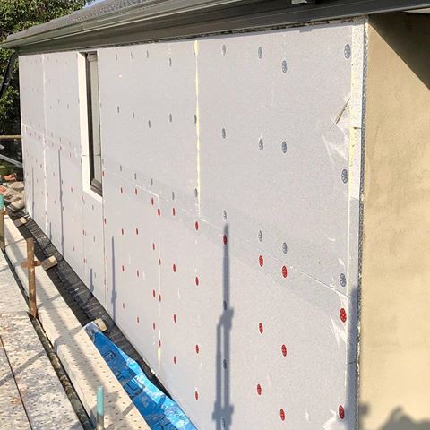 The before, during and after shots of external walls getting rendered. It always makes such a difference to the home project at this stage. You start seeing it all come together. .
.
#builder #melbournebuilder #homebuilder #extensions #homextension #workinprogress #tradie #hardatwork #rendering