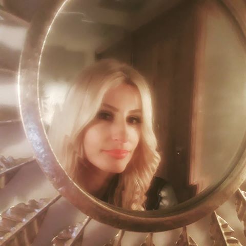Life is just a mirror and what you see out there you must first see inside of you.
#dior #diormakeup #paris #france #selfie #beautiful #behappywithin #insta #instadaily #portrait #photography #portrait_ig #blondehair #best_shotz #instagood #portraitmood #luxury #luxurious #luxurylifestyle #love