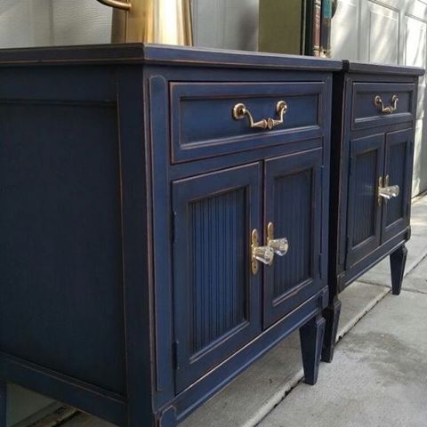 Do you have antique finds or older furniture that needs a lift. Paint it!👩🏻‍🎨. I would of never dreamed of painting deep wood furniture until now. None of this dark wood goes in my coastal decor. Well I should say a lot of it. 🌞  My next phase is painting. Ah what paint will do.🙌🏻❤️. What was your favorite project DIY furniture find? Please share!🙏🏻❤️🤷🏻‍♀️