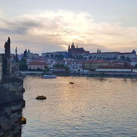 📍Prague, Czech Republic 🇨🇿
Home, sweet home🏠
▪
▪
#Prague #home #czechrepublic #charlesbridge #karluvmost #sky #view #picoftheday #castle #stvituscathedral #bohemia #moldava #oldtown #boats #colorfulhouses
