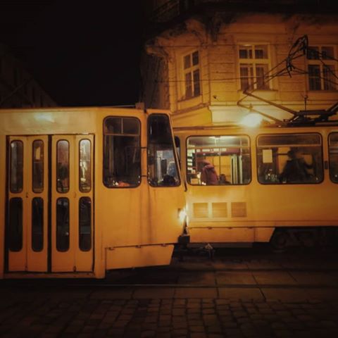 Трамваї на площі Ринок 
#Europe #Ukraine #UA #Lviv #lvivgram #lvivcity #tram #transport #street #evening #yellow #Европа #Украина #Львов #улица #вечер #трамвай #транспорт #желтый #Європа #Україна #Львів #вулиця #вечір #жовтий